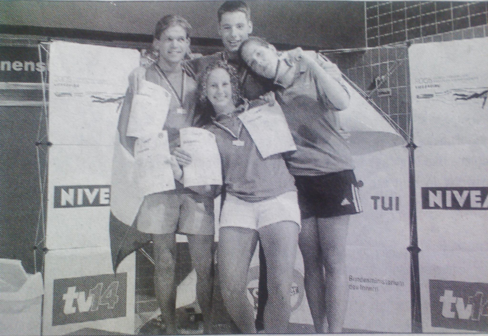 Peter Hülkenberg, Stefan Ubbin, Nicolette Jorna en Krista Snijders zijn Europeesch kampioen reddend zwemmen. (foto: Ab Hendriks)