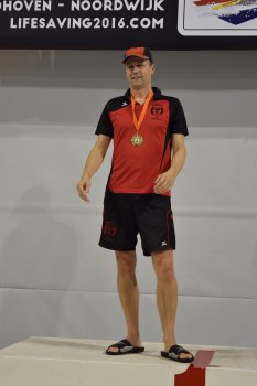 100m manikin tow with fins MASTER 40+: 1) Sven ROEMEN