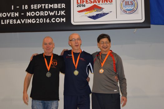 100m manikin tow with fins MASTERS 50+: 1) Erik VAN DAALEN 2) Charles DABEKAUSEN 3) Tom YEH 