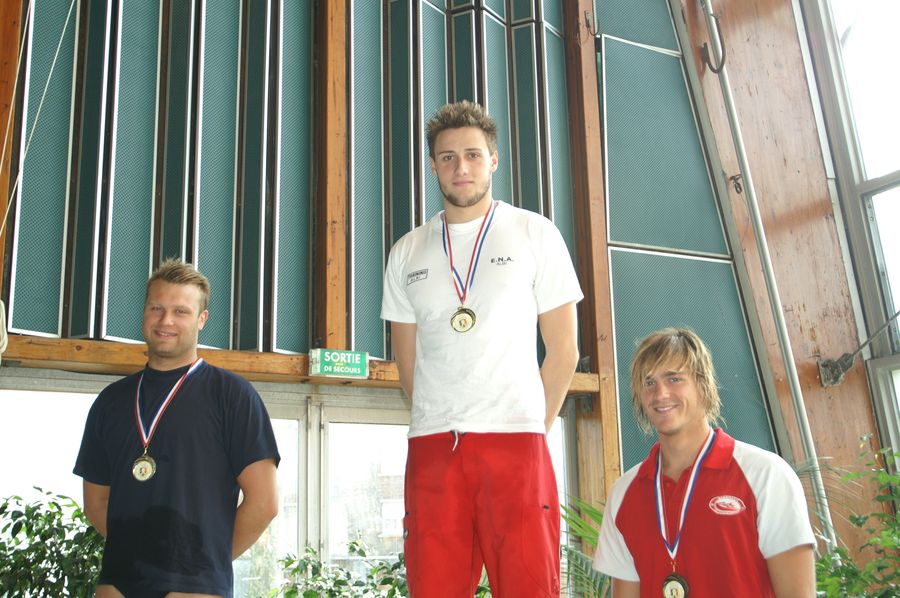 Florian Laclaustra (midden)