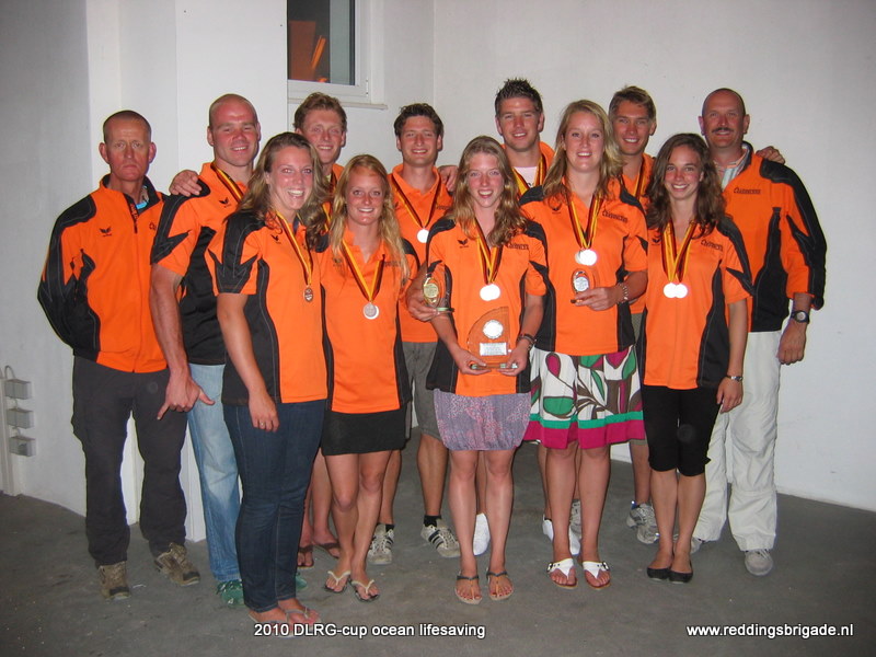 Nico (rechts) met de nationale ploeg op de DLRG Cup eerder dit jaar.