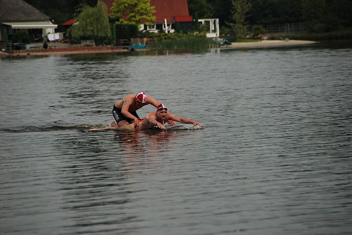 Peter (rechts) speelt wel vaker drenkeling, ook hier tijdens de LK 2010 met Niels op de Board Rescue.